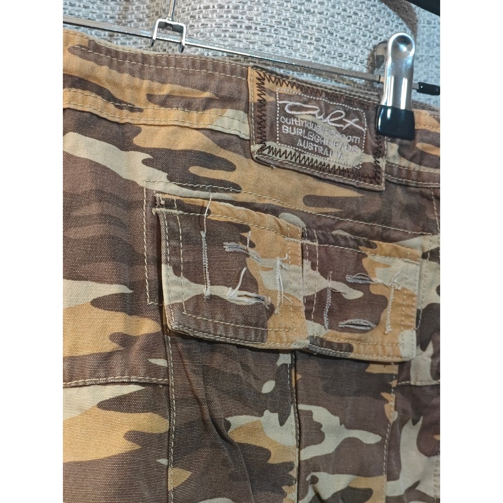 Cult Industries Camo Cargo Mini Skirt Y2K Punk Grunge Pleated Frayed Hem Size 11 - Picture 3 of 6